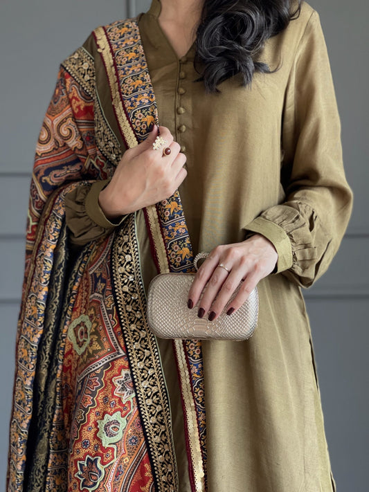 Wazir Khan Complete Attire